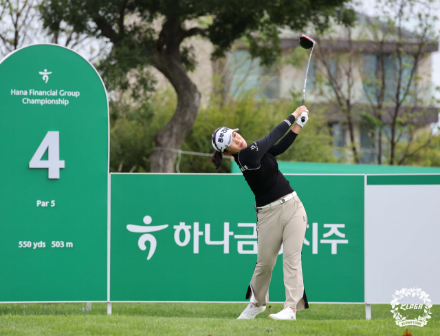 티샷 하는 김수지. 사진 제공=KLPGA