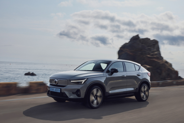 XC40 리차지 2024년식 모델은 티맵 인포테인먼트 2.0이 탑재돼 운전자에게 새로운 디지털 경험을 제공한다. 사진제공=볼보코리아