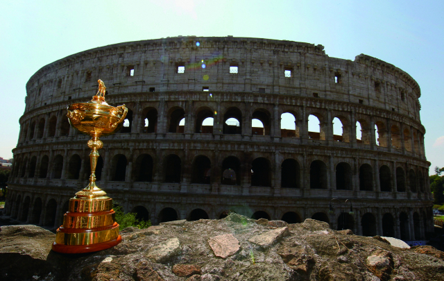 콜로세움을 배경으로 놓인 라이더컵. 올해 대회는 이탈리아 로마의 마르코 시모네 골프장에서 열린다. Getty Images