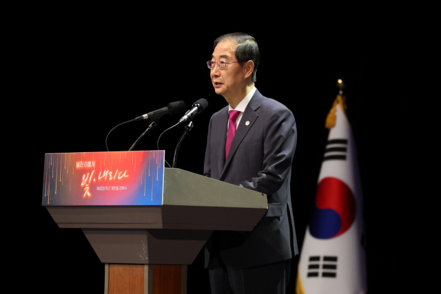 한덕수 국무총리가 3일 오전 서울 종로구 세종문화회관에서 열린 개천절 경축식에서 경축사를 하고 있다. 연합뉴스