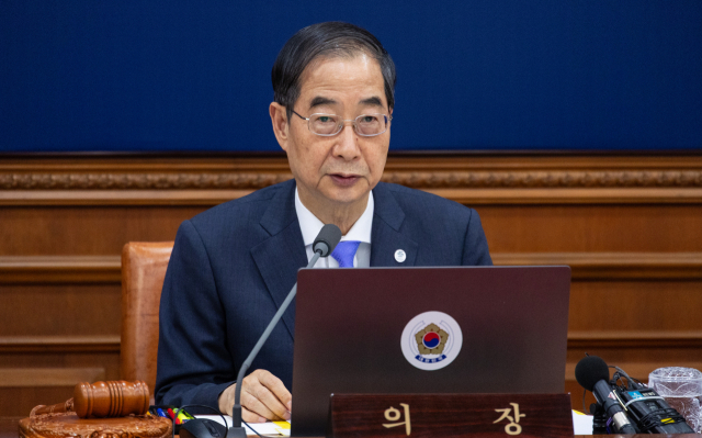 한덕수 국무총리가 4일 서울 종로구 정부서울청사에서 열린 국무회의에 참석해 발언하고 있다. 연합뉴스