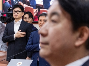 이동관 “中 응원, 여론 조작 취약 재확인”…한덕수, TF 구성 지시