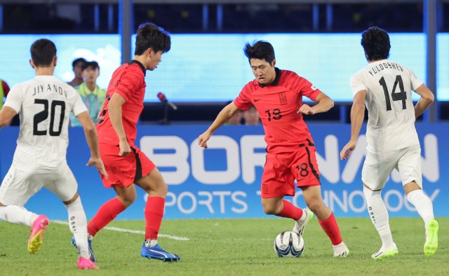 '정우영 멀티골' AG 남자축구, 우즈벡 꺾고 결승행…한일전 열린다