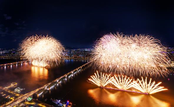 여의도 불꽃축제 100만명 몰린다…서울시가 꼽은 '명당'은