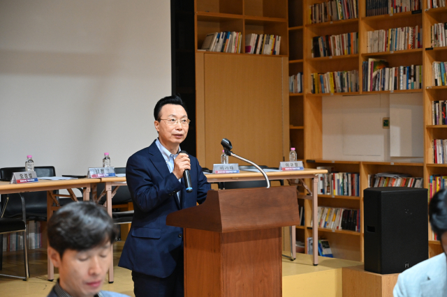 김천식 통일연구원장이 6일 경기도 파주에서 열린 기자단 워크숍에서 인사말을 하고 있다. 사진 제공=통일연구원