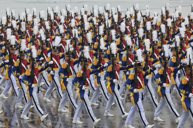 지난 9월 26일 성남 서울공항에서 열린 건군 제75주년 국군의날 기념식에서 육군사관학교 생도들이 분열하고 있다. 연합뉴스