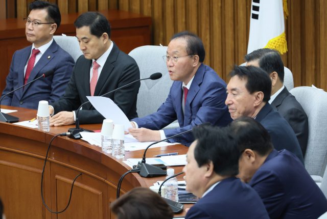 윤재옥 국민의힘 원내대표가 10일 국회에서 열린 국정감사대책회의에서 발언하고 있다. 연합뉴스
