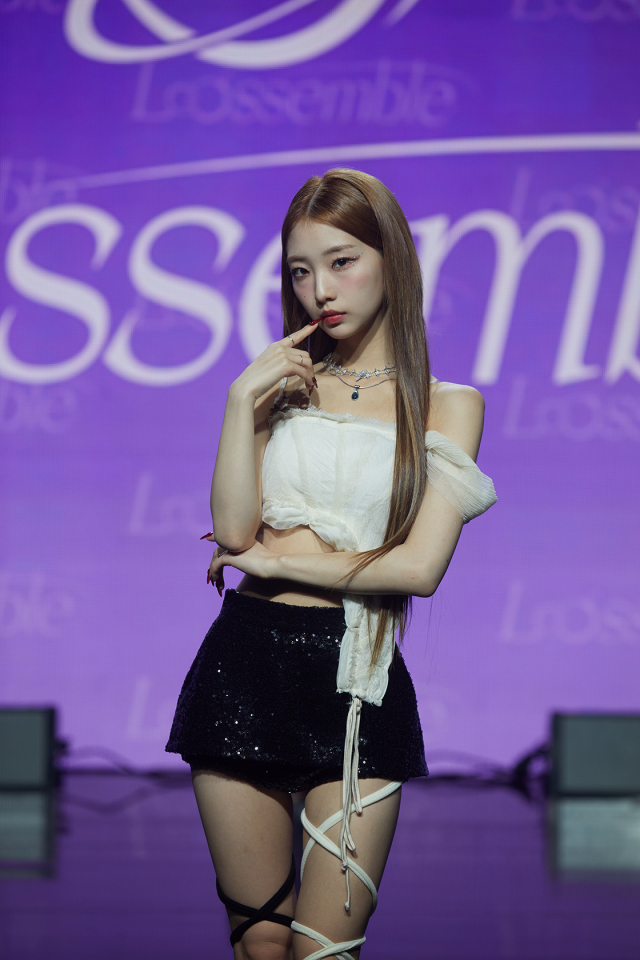 걸그룹 루셈블(Loossemble) 멤버 여진이 10일 오후 서울 강남구 일지아트홀에서 진행된 데뷔 앨범 '루셈블(Loossemble)' 발매 기념 미디어 쇼케이스에서 포즈를 취하고 있다. / 사진=씨티디이엔엠
