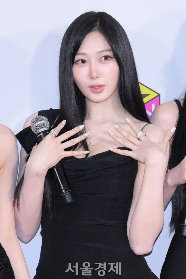 그룹 에스파(aespa) 지젤이 10일 오후 인천 남동구 인천 남동체육관에서 열린 ‘2023 더팩트 뮤직 어워즈(TMA)’ 레드카펫에서 포즈를 취하고 있다. 김규빈 기자
