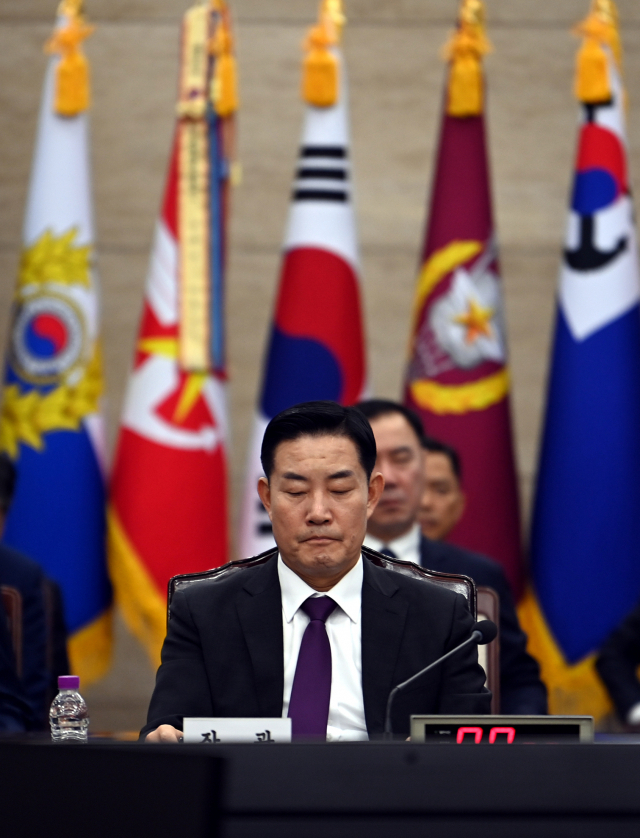 신원식 국방부 장관이 10일 오전 서울 용산 국방부에서 열린 국회 국방위원회 국정감사에 참석해 있다. 연합뉴스
