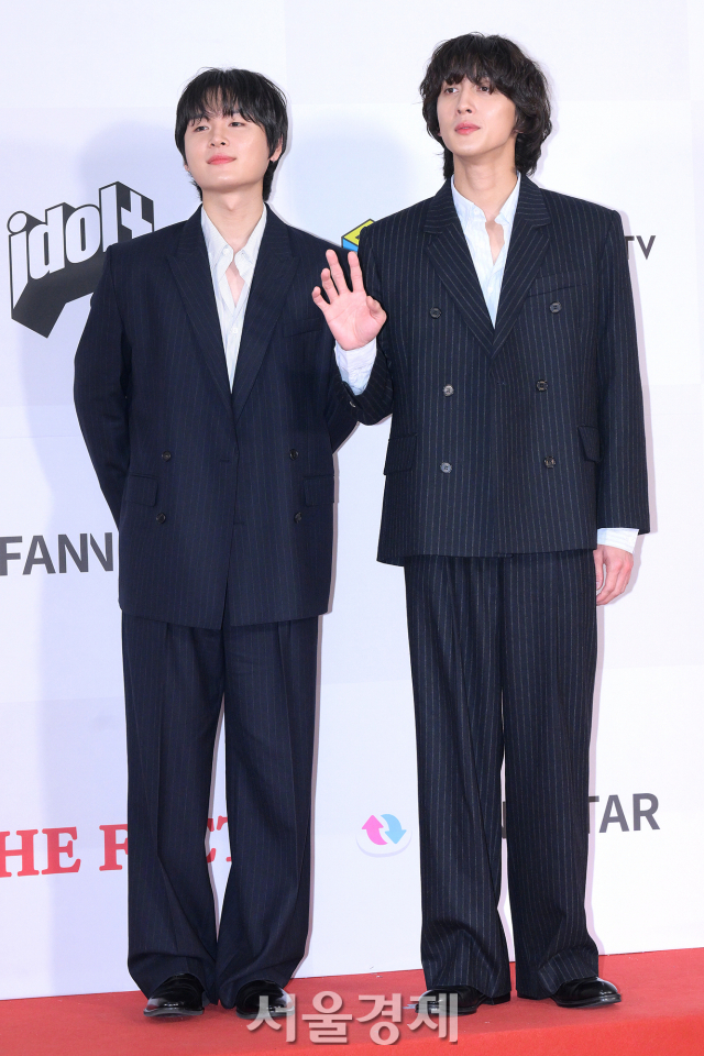 밴드 잔나비가 10일 오후 인천 남동구 인천 남동체육관에서 열린 ‘2023 더팩트 뮤직 어워즈(TMA)’ 레드카펫에서 포즈를 취하고 있다. 김규빈 기자