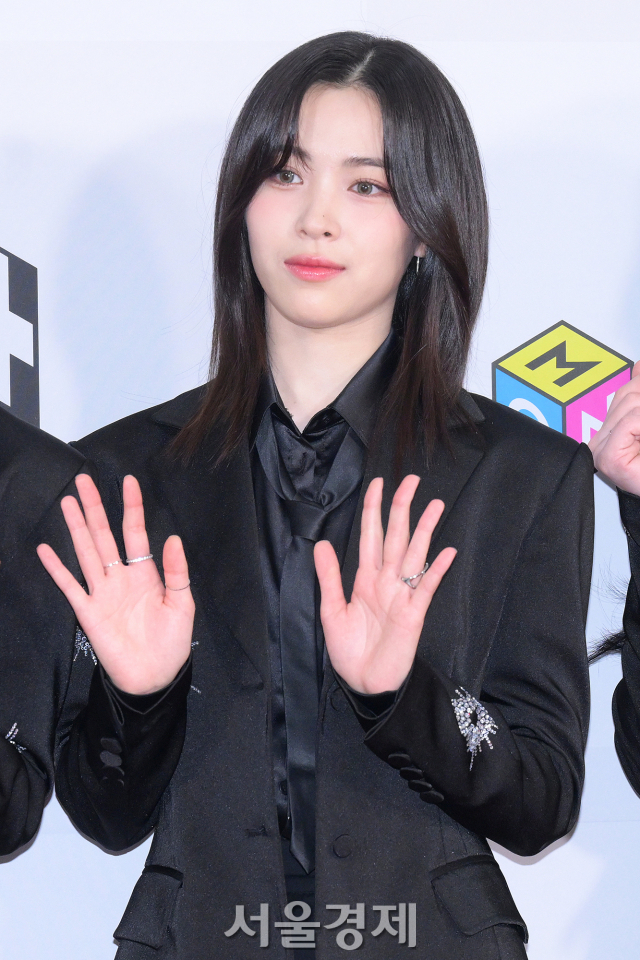 그룹 있지(ITZY) 류진이 10일 오후 인천 남동구 인천 남동체육관에서 열린 ‘2023 더팩트 뮤직 어워즈(TMA)’ 레드카펫에서 포즈를 취하고 있다. 김규빈 기자
