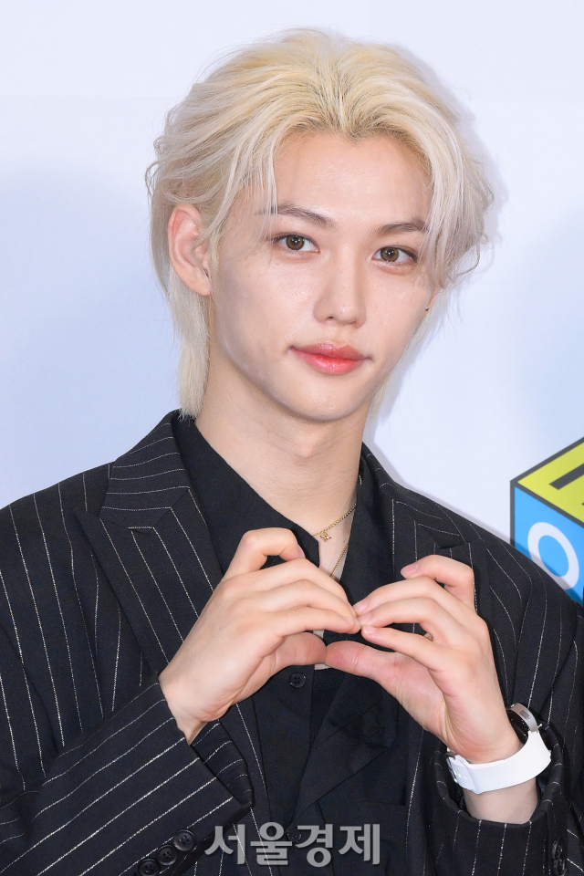그룹 스트레이키즈(Stray Kids) 필릭스가 10일 오후 인천 남동구 인천 남동체육관에서 열린 ‘2023 더팩트 뮤직 어워즈(TMA)’ 레드카펫에서 포즈를 취하고 있다. 김규빈 기자