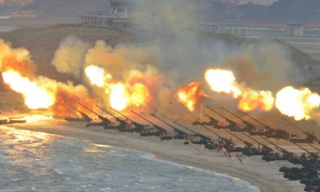 북한 장거리 포병대 훈련 모습. 조선중앙통신·연합뉴스