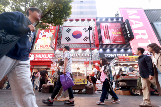 이달 9일 서울 중구 명동 거리 전경. 연합뉴스