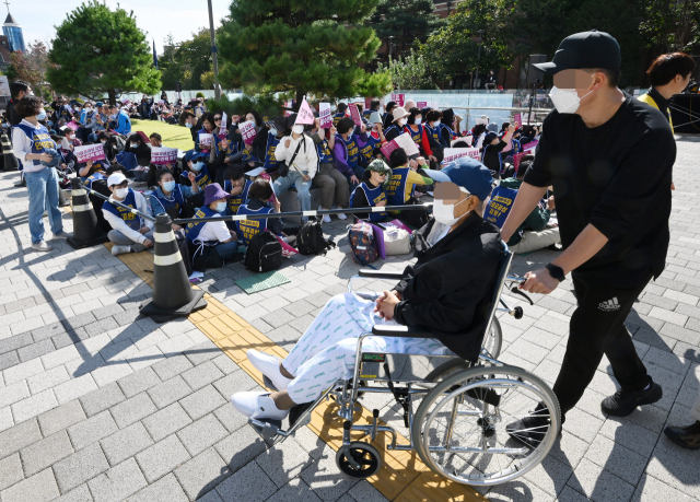 '진료 차질 없다더니…입원 길 막혀' 서울대병원 파업 이틀만에 콜센터 불났다