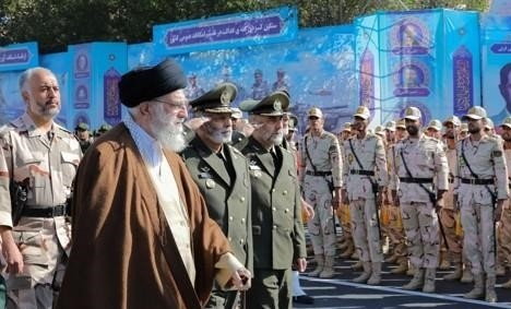 이란 최고지도자 아야톨라 세예드 알리 하메네이가 10일(현지시간) 수도 테헤란에서 열린 사관학교 임관식에 참석하고 있다. 사진=연합뉴스·이란 최고지도자실