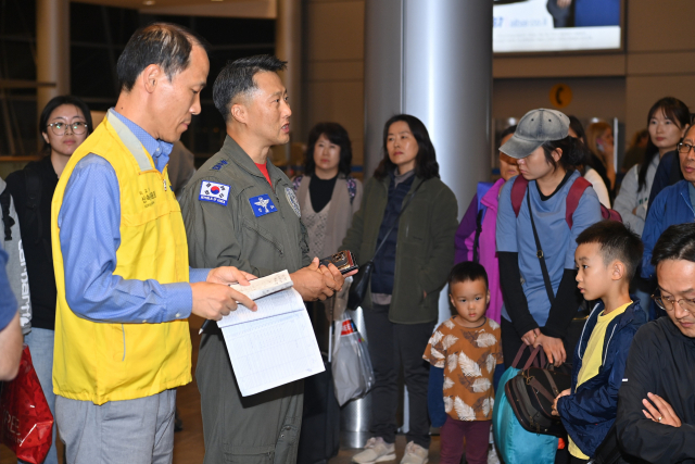 이스라엘서 우리 국민 163명 긴급 귀환…軍 수송기 서울공항 도착