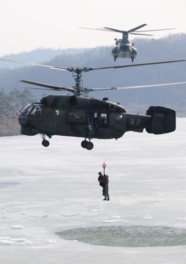 “조종사는 반드시 구한다”…공군 유일 러시아제 ‘HH-32 탐색구조헬기’[이현호 기자의 밀리터리!톡]