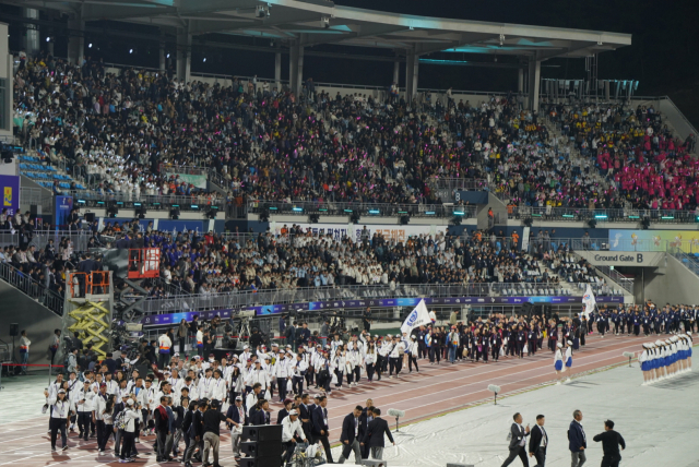 지난 13일 ‘제104회 전국체전’ 개회식이 열린 전남 목포종합경기장에서 전국의 선수단이 입장하고 있다. 사진 제공=목포시