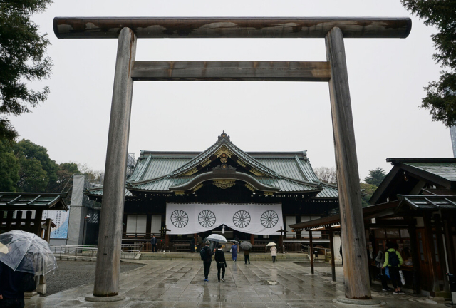 니시무라 일본 경제산업상, A급 전범 합사 야스쿠니신사 참배