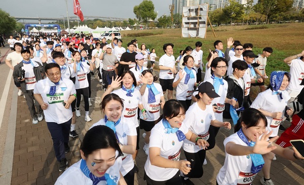 위아“런” 러닝크루, ‘2023 지구런 : 평화의 발자국 IN SEOUL’ 마라톤 대회 참가