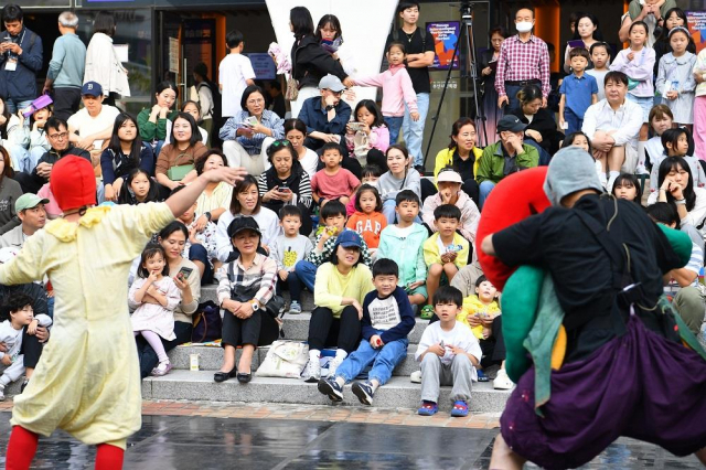 공연예술유통 시민축제 부산국제공연예술마켓( BPAM)이 지난 13일부터 16일까지 부산시민회관 등에서 열렸다. 사진제공=부산시