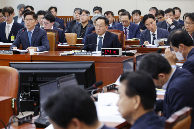 17일 국회에서 환경노동위원회 국정감사가 진행되고 있다. 연합뉴스