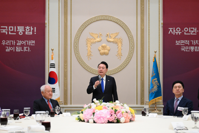 윤석열 대통령이 17일 오후 청와대 영빈관에서 열린 국민통합위원회 만찬에서 발언하고 있다. 사진제공=대통령실