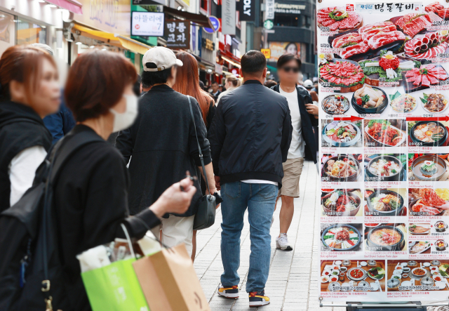 '밥은 먹어야죠'…직장인은 '한식뷔페' 대학생은 '천원의 아침밥'에 몰리는 '짠내나는 고물가 풍경'