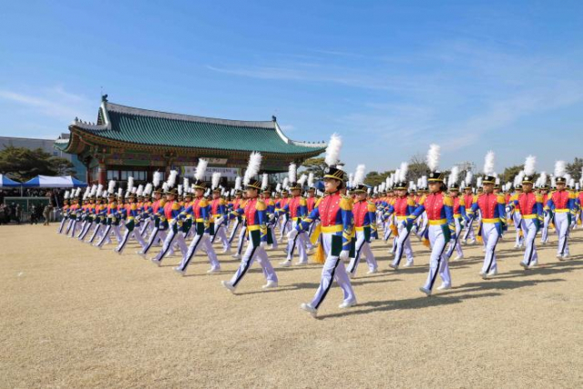 지난 2월 22일 육군사관학교 화랑연병장에서 열린 입학식에서 제83기 생도들이 분열을 선보이고 있다. 사진 제공=육군사관학교