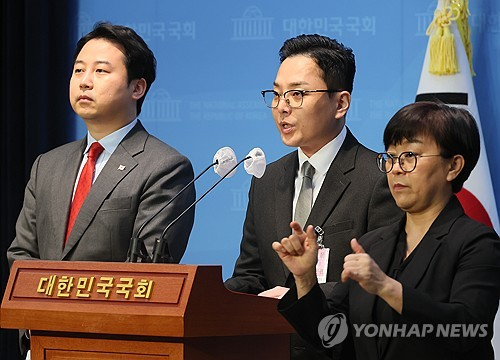 '이재명 배우자 법카 유용 제보' 전 경기도청 직원 23일 검찰 출석