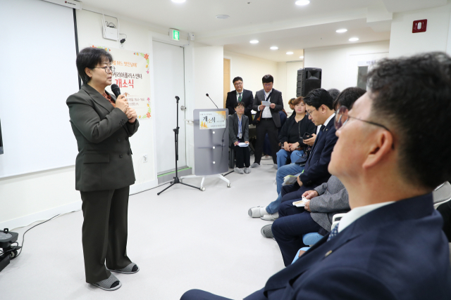 이순희 서울 강북구청장이 지난 18일 발달장애인을 위한 직업훈련 및 취업알선을 담당하는 강북커리어플러스센터 개소식에서 인사말을 전하고 있다. 사진=서울 강북구 제공