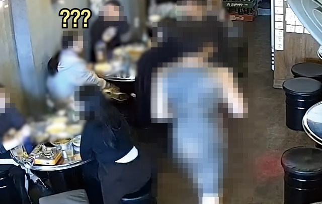 '칼을 내놓으라' 40대 전신 문신남, 알몸으로 난동 부리다 테이저건에 제압