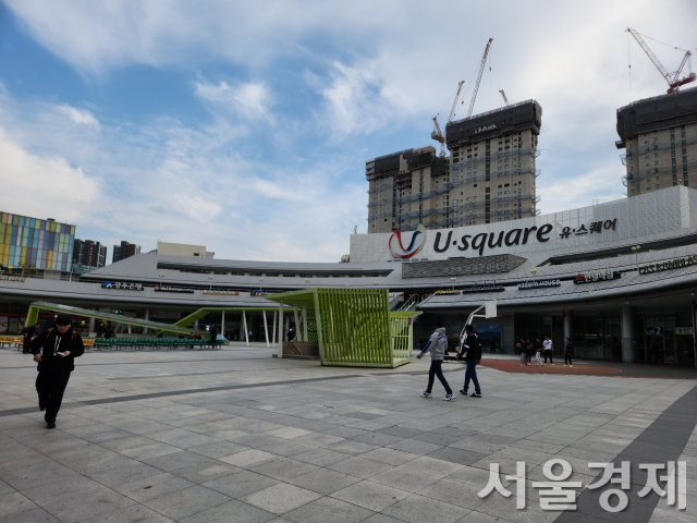 22일 광주 서구 종합버스터미널(유스퀘어) 주변의 모습. 유스퀘어는 전남권 버스 교통의 중심지이지만 인구 소멸 속에 이용객이 급감해 한산했다.