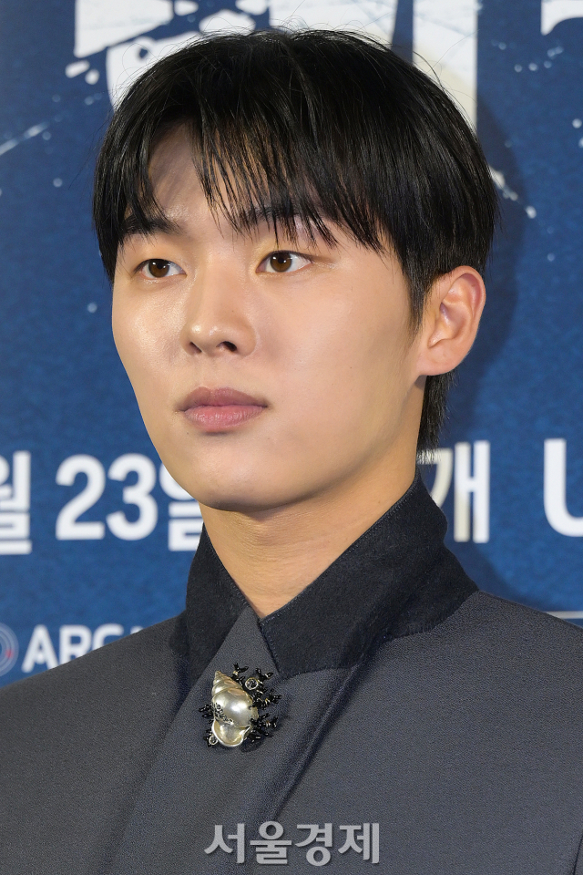 배우 최현욱이 23일 오후 서울 용산구 CGV 용산아이파크몰에서 진행된 U+모바일tv 오리지널 ‘하이쿠키’(극본 강한/연출 송민엽) 기자간담회에서 포즈를 취하고 있다. 김규빈 기자