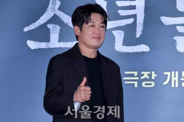 배우 허성태가 23일 오후 서울 용산구 CGV 용산아이파크몰에서 진행된 영화 ‘소년들’(감독 정지영) 언론배급시사회 및 기자간담회에서 포즈를 취하고 있다. 김규빈 기자