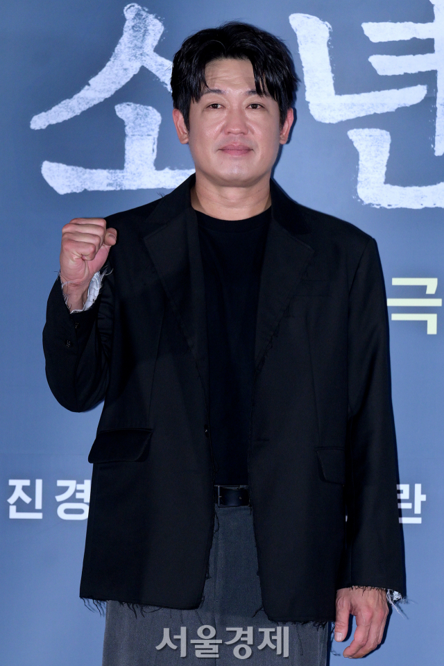 배우 허성태가 23일 오후 서울 용산구 CGV 용산아이파크몰에서 진행된 영화 ‘소년들’(감독 정지영) 언론배급시사회 및 기자간담회에서 포즈를 취하고 있다. 김규빈 기자