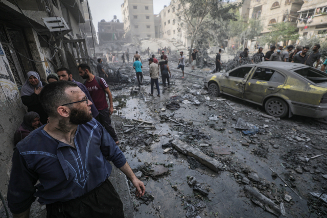 23일(현지 시간) 이스라엘의 공격으로 폐허가 된 가자지구 시내의 모습. EPA연합뉴스