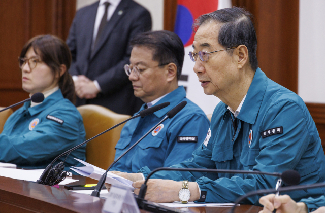 한덕수 국무총리가 25일 서울 종로구 정부서울청사에서 열린 중앙 안전관리 위원회 겸 중앙지방 안전 점검 회의에 참석해 발언하고 있다. 연합뉴스