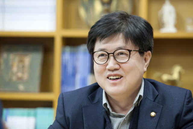 유경준 “인천공항, 보안 뚫려도… 근로시간 단축해”