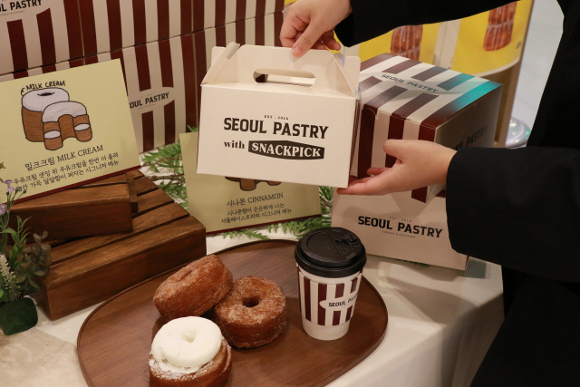 CJ프레시웨이의 간편식 코너 '스낵픽'에서 판매 중인 '서울페이스트리' 도넛 패키지. /사진제공=CJ프레시웨이