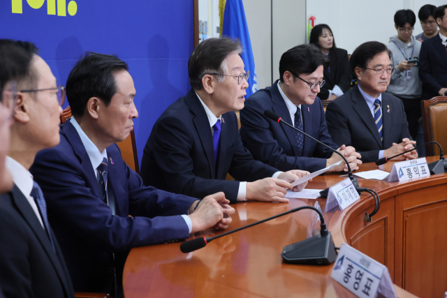 이재명 더불어민주당 대표가 26일 국회에서 열린 전·현직 원내대표 간담회에서 발언하고 있다. 연합뉴스