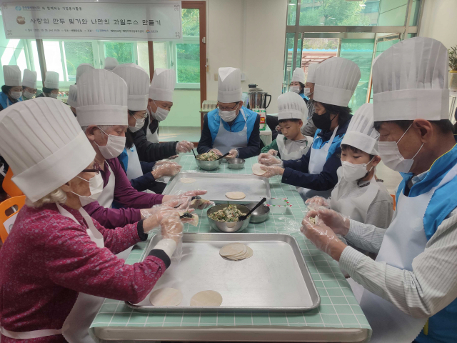 서울 금천구, 한전MCS와 ‘세대공감 만두 빚기’ 봉사활동 진행