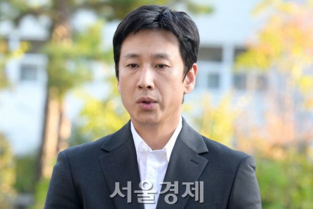 '고개 숙인' 이선균, 시약 검사 '양성' 뜰까 '가족들에게 미안…많은 분들께 사과드린다' [SE★이슈]