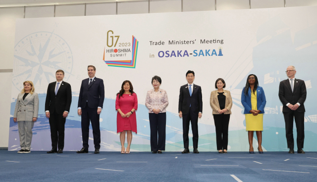 28일 일본 오사카에서 열린 주요 7개국(G7) 무역장관 확대회의에 참여한 각국 장관들. 사진제공=EPA연합뉴스