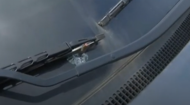 달리는 차 앞 유리창에 박힌 ‘총알’…주한미군 오발탄이었다