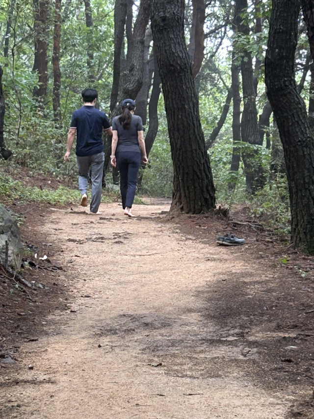 울산시 북구 동대산에 조성된 맨발산책로. 사진제공=울산시 북구