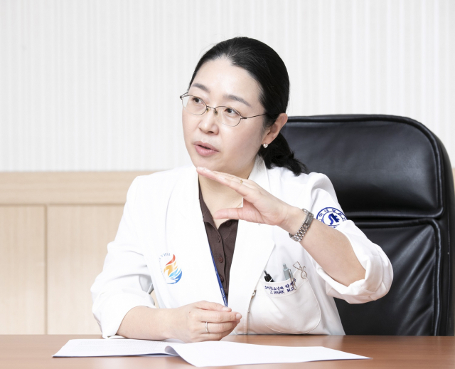 박정아 인하대병원 소아청소년과 교수가 혈우병 치료에서 환자 맞춤형 전략의 중요성에 대해 설명하고 있다. 사진 제공=인하대병원