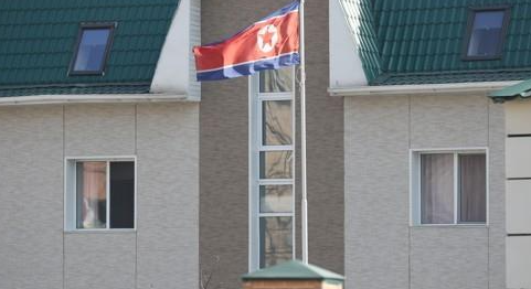 '북한, 재정난에 재외공관 잇따라 폐쇄…최대 25% 철수할 듯'